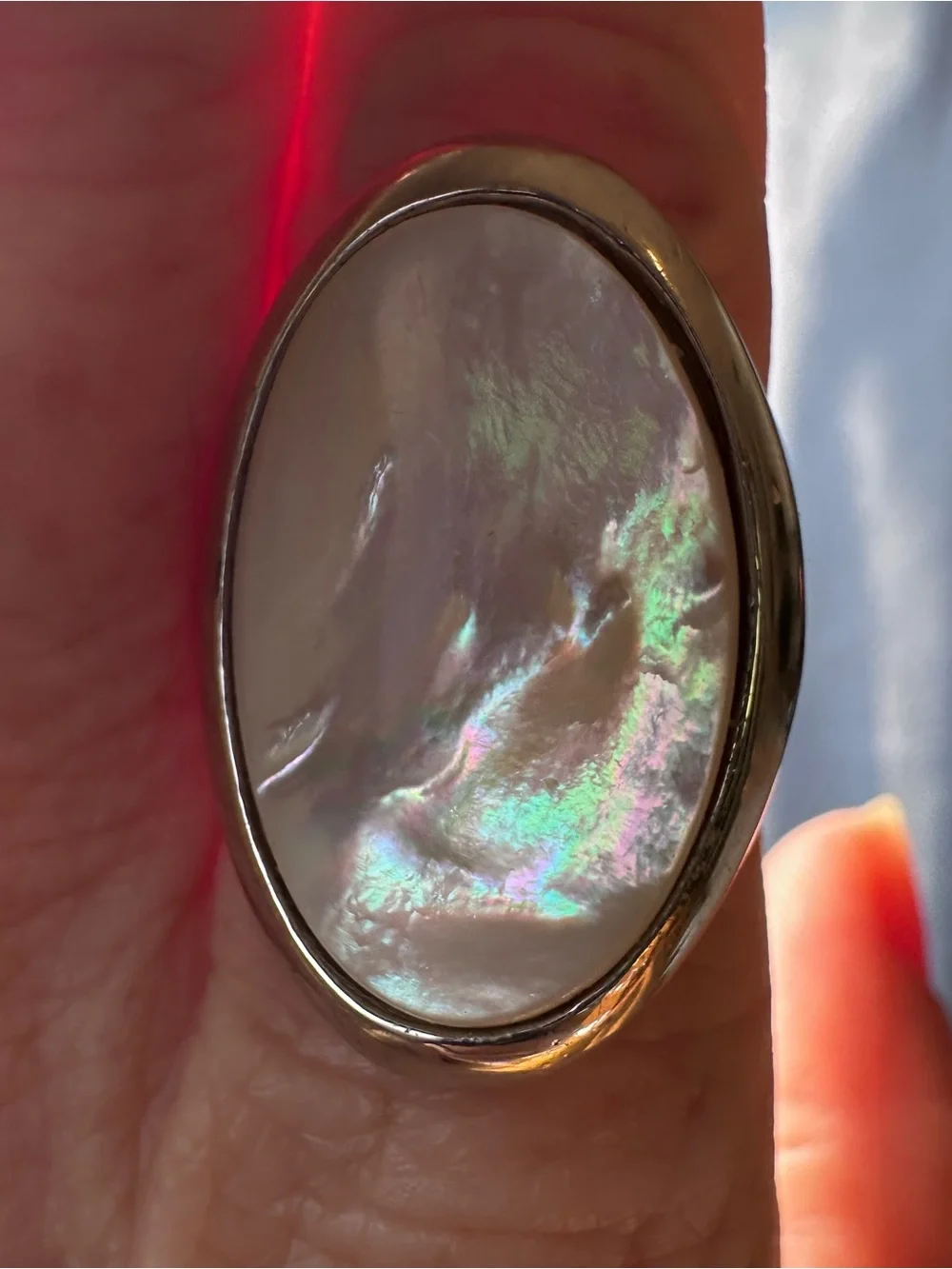 Large Mother of Pearl Oval Statement Ring set in silver Vintage Sz 9 unisex